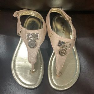 LIKE NEW girls Michael Kors (ROSE GOLD) cute thong sandal!